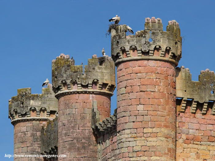 TORREONES DE PONIENTE CON CIGÜEÑAS